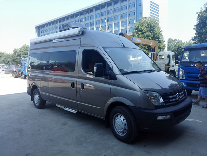 大通V80長(zhǎng)軸高頂B型房車