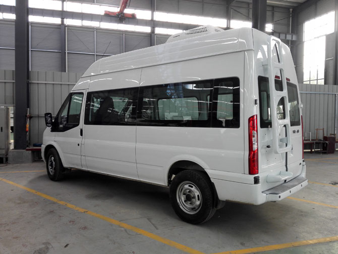 福特新世代全順V348長軸高頂B型房車多方位展示圖3