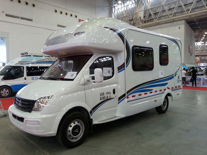 大通V80 C型房車
