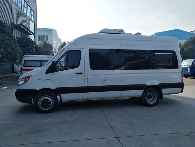 江淮星銳長(zhǎng)軸高頂B型房車多方位展示圖4