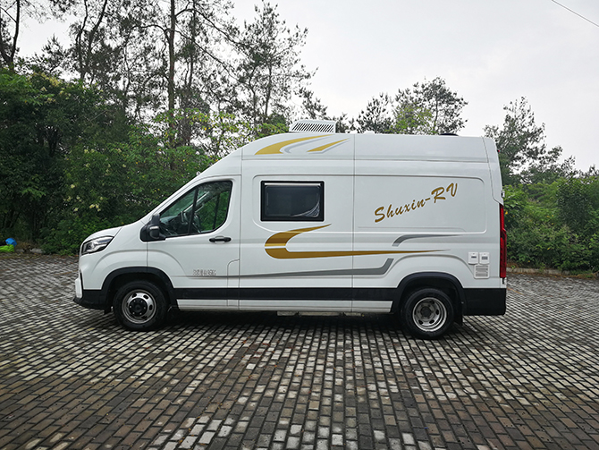 上汽大通V90加長軸（超）高頂B型房車多方位展示圖3