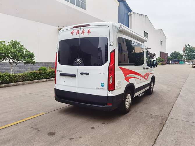 上汽大通V90短軸高（中）頂B型房車(chē)多方位展示圖2