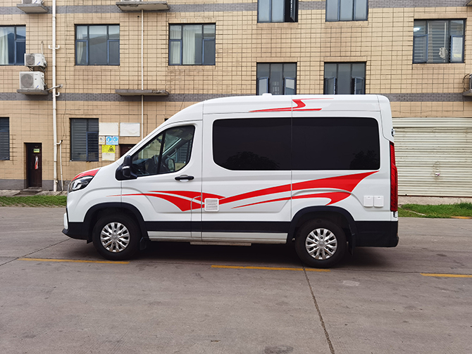 上汽大通V90短軸高（中）頂B型房車(chē)多方位展示圖3