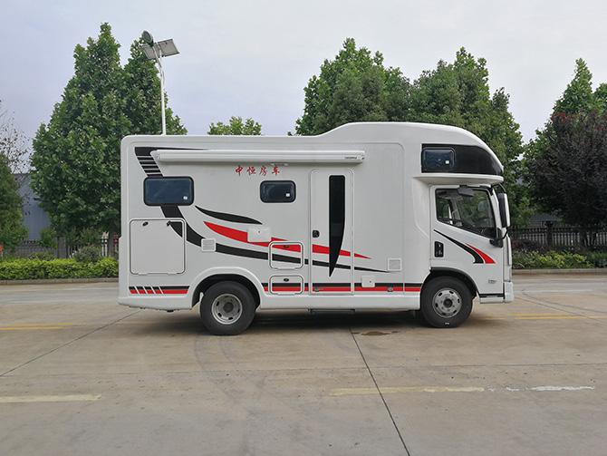 上汽躍進(jìn)H500輕卡平頭自動(dòng)擋房車多方位展示圖1